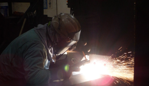 鋼材加工の様子